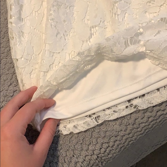 V-neck white lace romper. Only worn once or twice - Picture 5 of 6